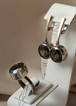 Комплект украшений из серебра с оливковым цирконием2 фото