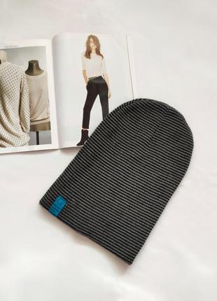 Чорно-сіра шапочка в смужку chapter. максимальна зручність і затишок.