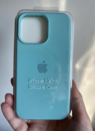Чехол на iphone 13 pro. голубой цвет.