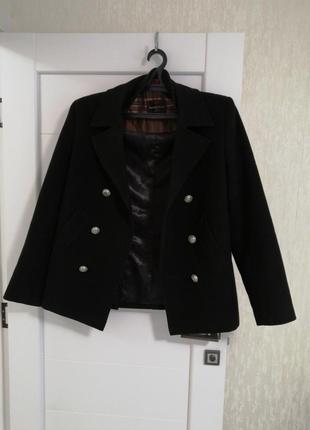 Продам мужское чёрное пальто/бушлат зимнее, короткое daniela ryale.
