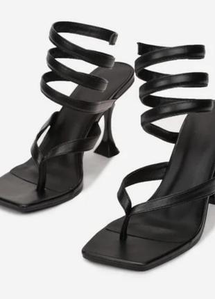 Стильные босоножки шлепки