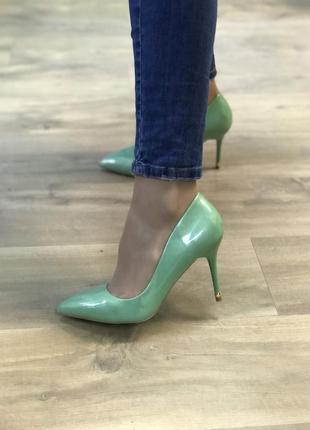 Зелені туфлі жіночі3 фото