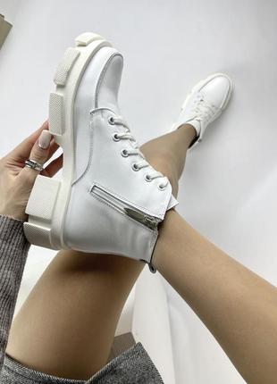Белые ботинки из натуральной кожи6 фото