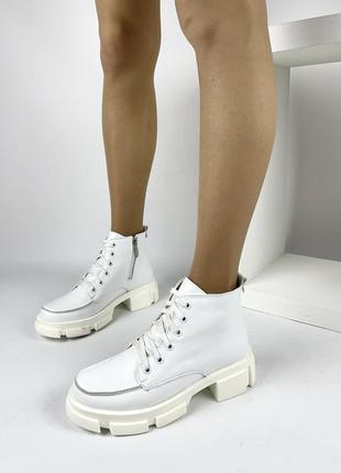 Белые ботинки из натуральной кожи1 фото
