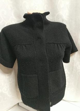 Накидочка болеро тепленька,є катишки які легко почистити можна