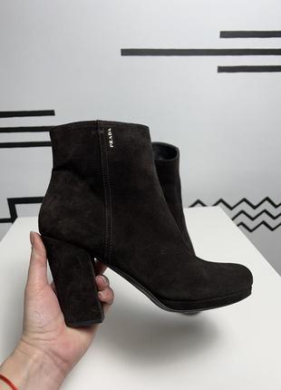 Замшеві черевики prada