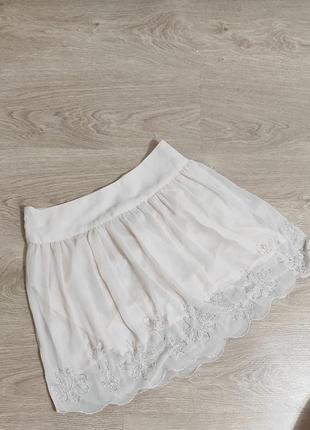 Красивая юбка украшена бисером1 фото