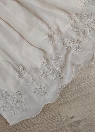 Красивая юбка украшена бисером2 фото