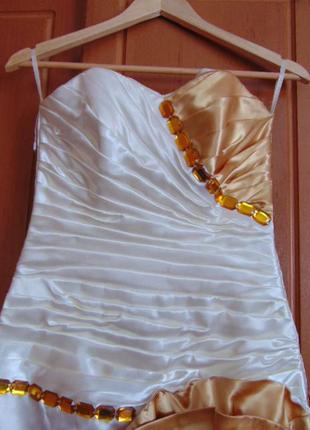 Плаття атласне,з корсетом,хороший стан,одягала лише раз на випускний вечір