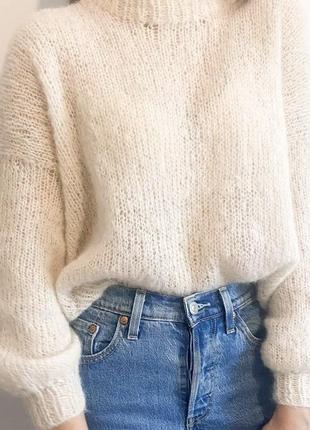 Базовый свитер в молочном цвете
