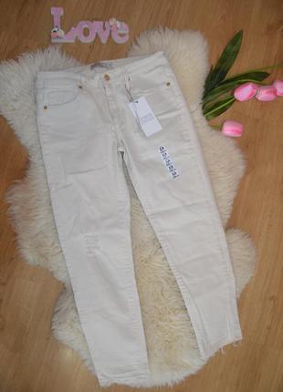 Стильные укороченные джинсы zara
