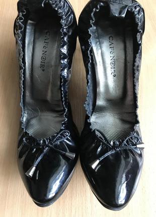 Туфлі лодочки шкіряні лаковані італійські відомого італійського бренду1 фото