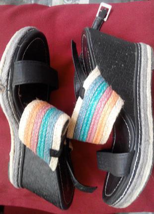 Босоніжки парусина.