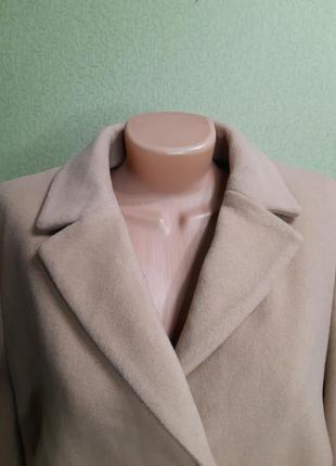 Шерсть/ кашемір однобортне пальто бежевого кольору4 фото