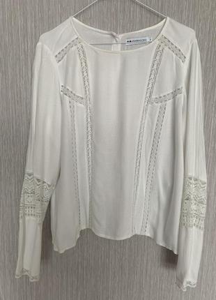 Нарядная белоснежная блуза с кружевом и вышивкой2 фото