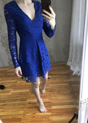 Синие кружечное нарядное платье в кружево