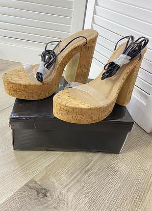 Босоножки на платформе