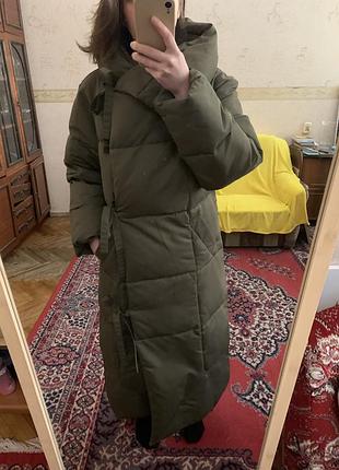 Зимовий довгий пуховик
