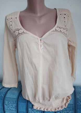 Блуза бежевого цвета,с рукавом 3/4, из тонкого хлопка