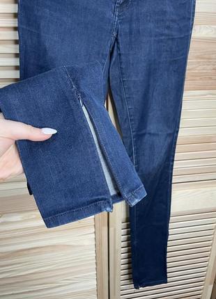 #23 джинсы с замочками внизу с разрезами