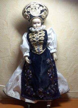 Винтажная кукла всинем костюме