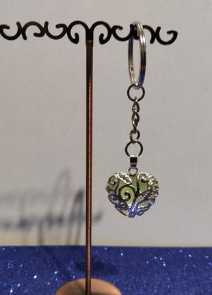 Брелок-сердце-светится.