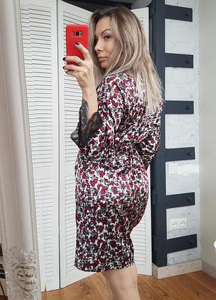 Атласний халат з мереживом