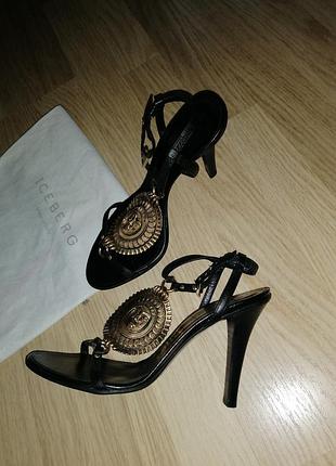 Босоніжки брендові чорні iceberg (італія), 100% оригінал, натуральна шкіра