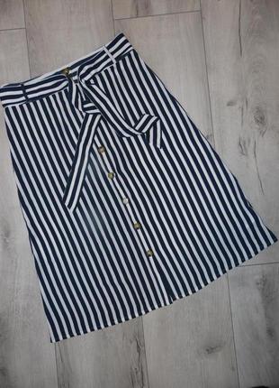 Спідниця на гудзиках.