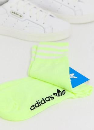 Яскраві неонові салатові/лаймовые завищені шкарпетки/гольфи adidas originals2 фото