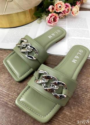 Шлепанцы с украшением