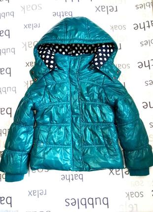 Демисезонная лаковая курточка на девочку 3-4 года3 фото