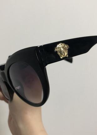 Солнцезащитные солнечные очки с логотипом на дужке, сонячні окуляри від сонця