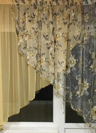 Тюль на кухню золотистого цвета с цветами