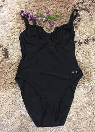 Красивый корректирующий сдельный купальник tweka