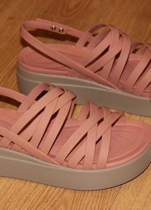 Женские босоножки shoes crocs brooklyn strappy w8, w9 крокс новые6 фото