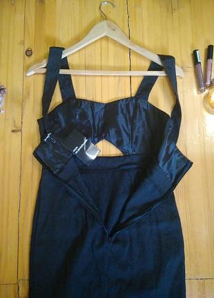 Маленьке чорне плаття. франція