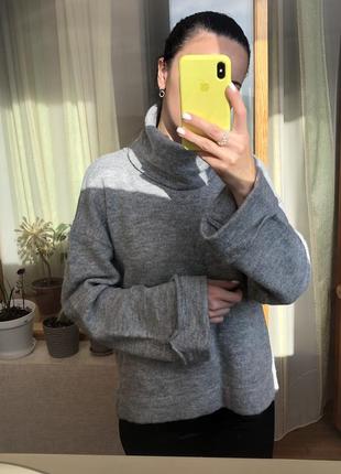 Стильний, модний светр під горло рукав кльош