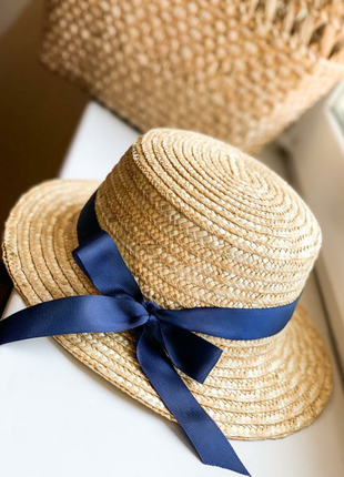 Солом'яний капелюх жіночий канотьє з темно-синьою стрічкою