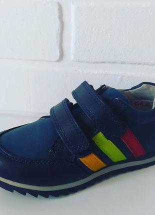 Кроссовки 26р