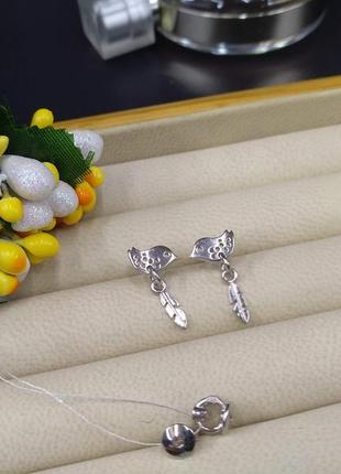 Серебряные серьги гвоздики пусеты птички подвеска перо перышко стиль пандора 9252 фото