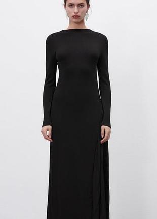 Шикарное трикотажное платье с контрастной деталью