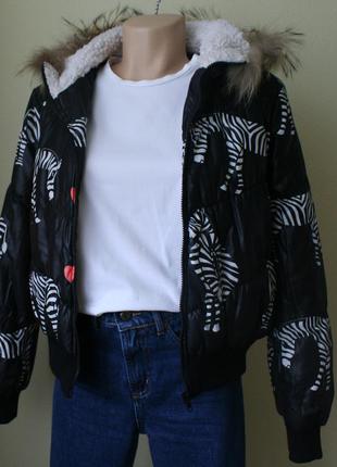 Лёгкая короткая курточка-зебра с капюшоном, размер s