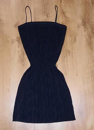 Платье плиссе на тонких бретелях с боковыми разрезами zara размер m-l