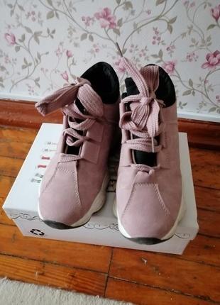 Кросівки 38р