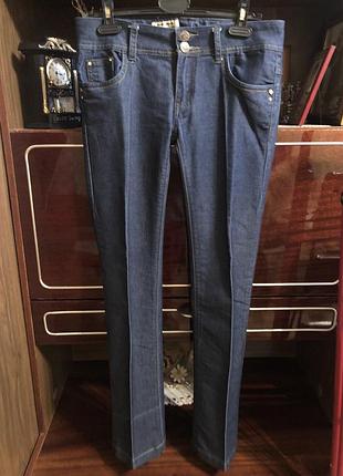 Blue jeans. ispaniol со стрелкой, бренд