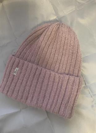 Шапка модна і тепла . колір диво!