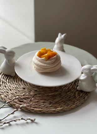 Тарелка на трех кроликах