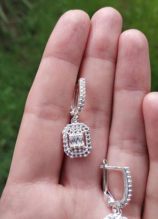 Срібні сережки з огранюванням багет
