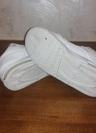Кросівки білі nike jordan6 фото